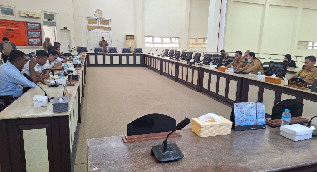 RDP antara DPRD dengan Bapenda Halut terkait PAD di sektor pajak.(istimewa)